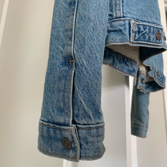 Levi’s Original Sherpa Trucker Jacket Size Medium - Picture 6 of 9